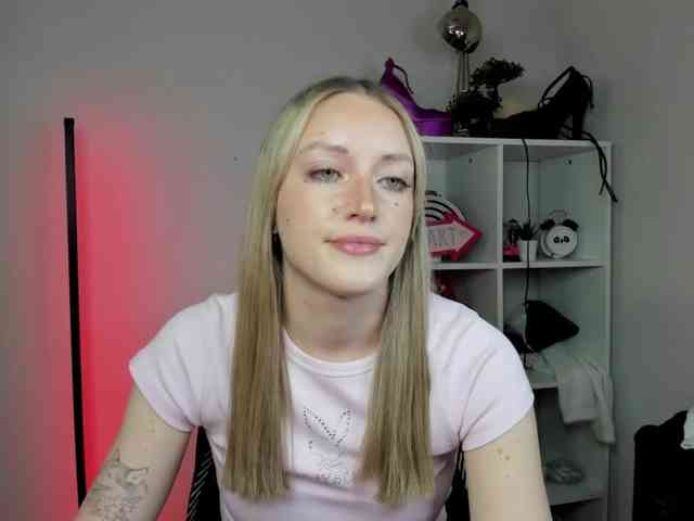 EvelynBlond26