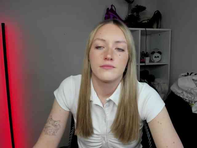 EvelynBlond26