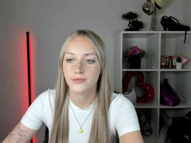 EvelynBlond26