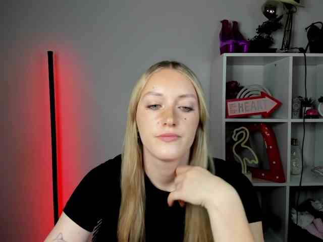 EvelynBlond26