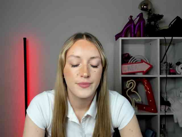 EvelynBlond26