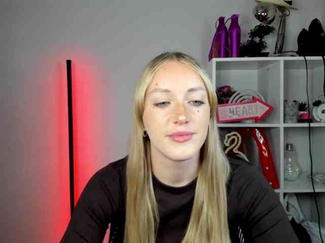 EvelynBlond26