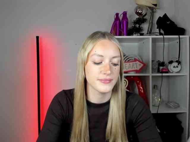 EvelynBlond26