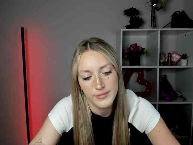 EvelynBlond26