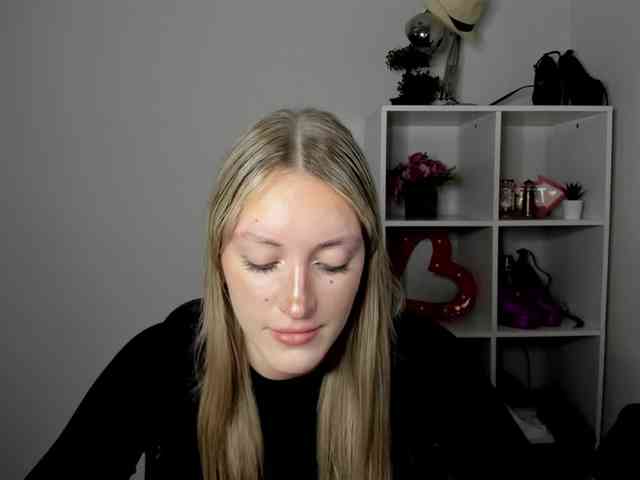 Model: EvelynBlond26