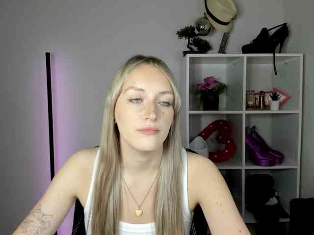 EvelynBlond26