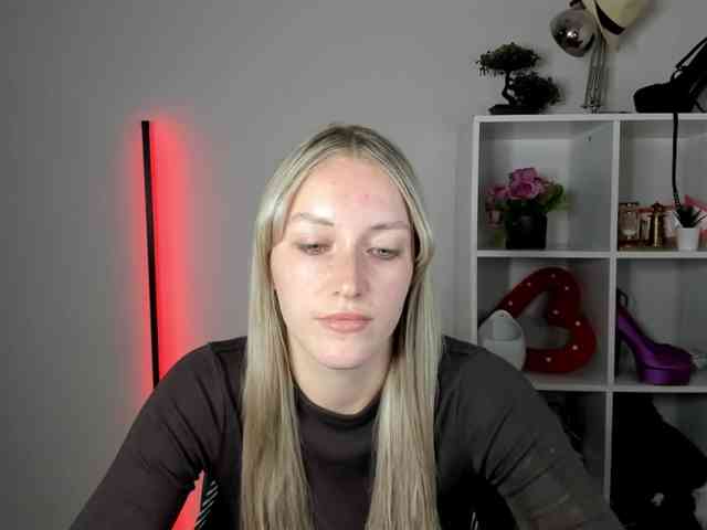 EvelynBlond26