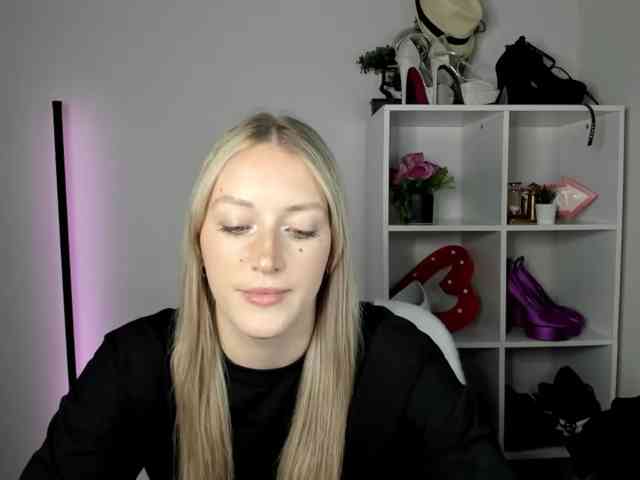 EvelynBlond26