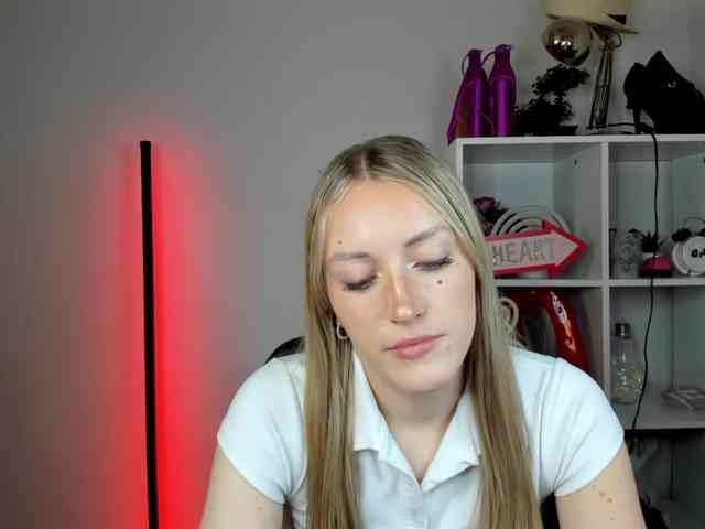 EvelynBlond26