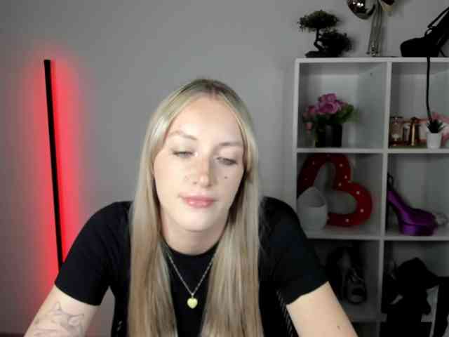EvelynBlond26