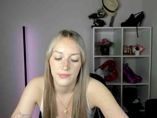 EvelynBlond26
