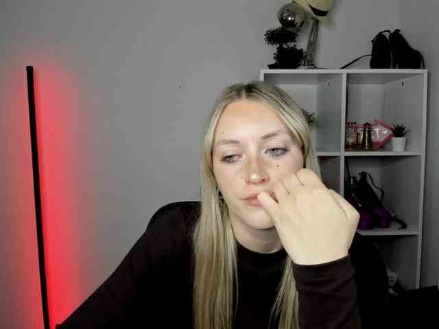 EvelynBlond26