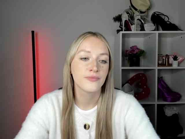 EvelynBlond26
