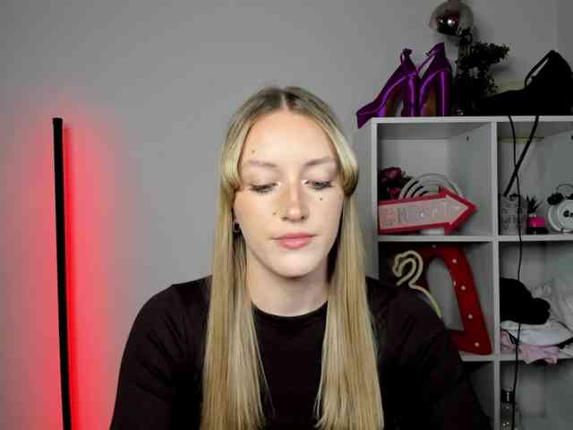 EvelynBlond26