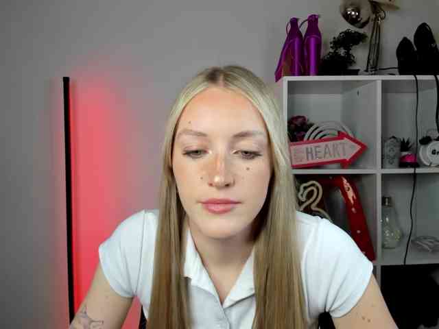 EvelynBlond26