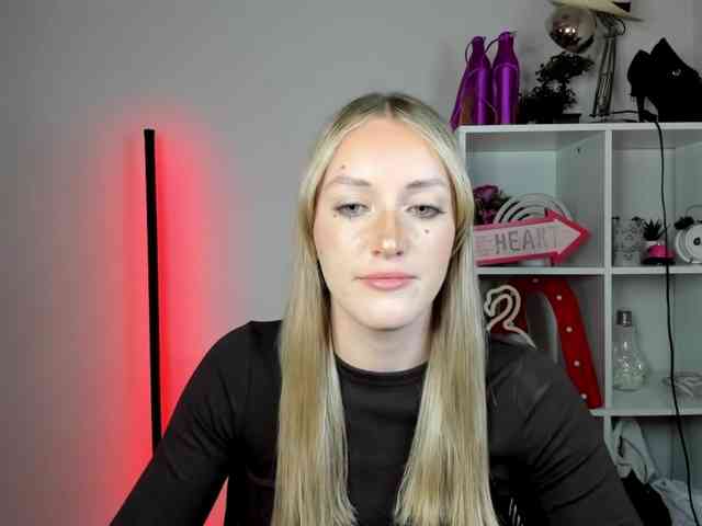 EvelynBlond26