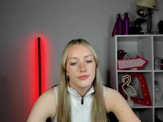EvelynBlond26