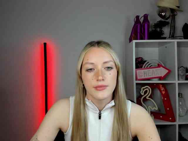 EvelynBlond26