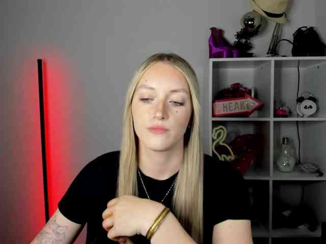 EvelynBlond26