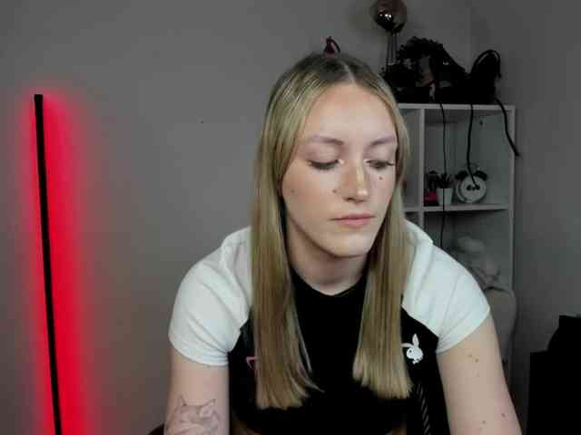 EvelynBlond26