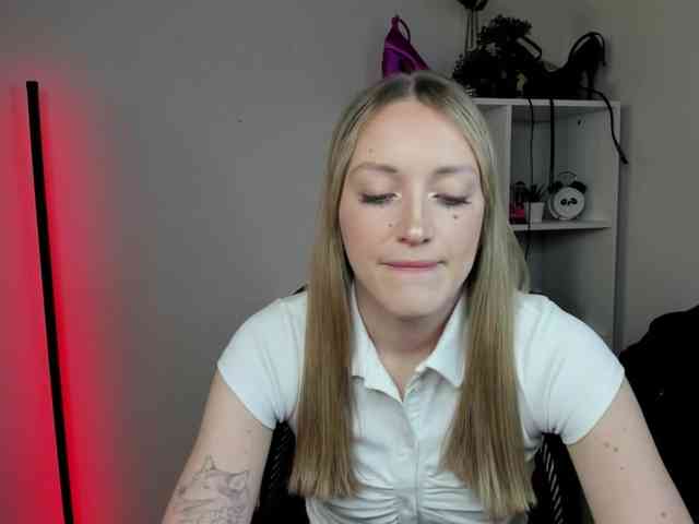 EvelynBlond26