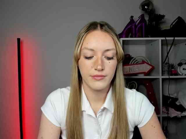 Model: EvelynBlond26