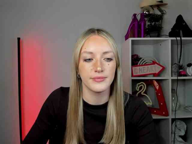 EvelynBlond26
