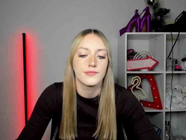 EvelynBlond26
