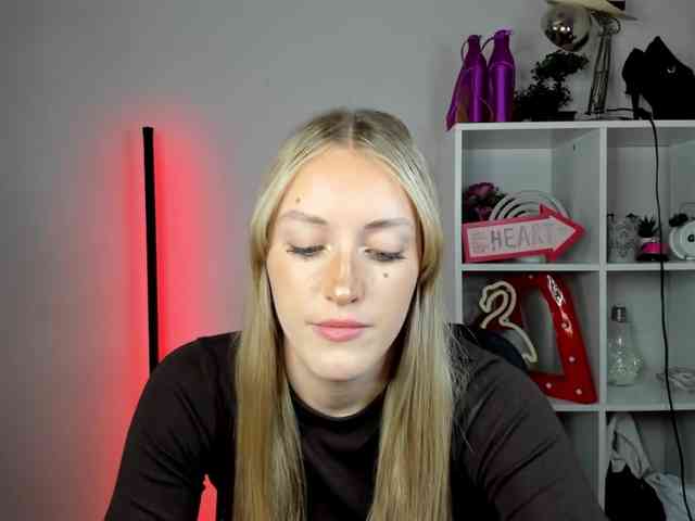EvelynBlond26