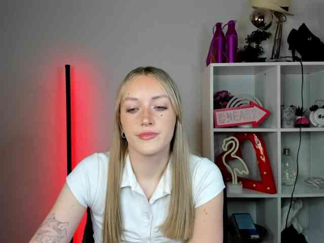 EvelynBlond26