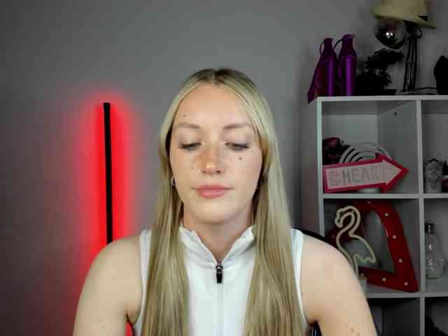 EvelynBlond26