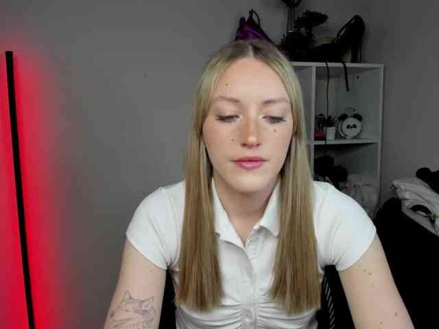 EvelynBlond26