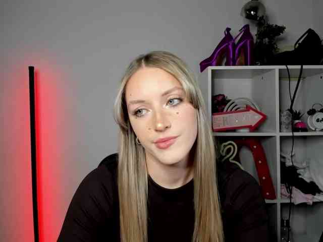 EvelynBlond26