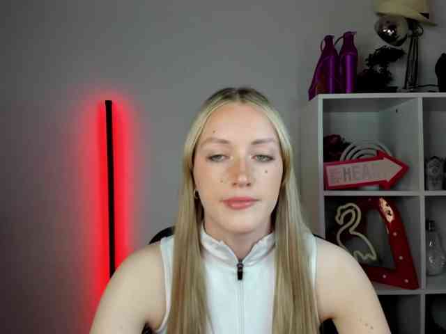 EvelynBlond26