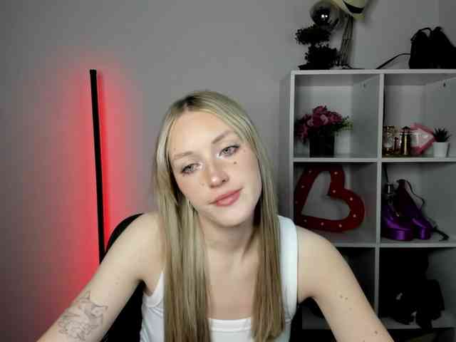 Model: EvelynBlond26