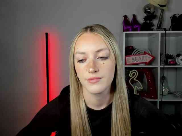 EvelynBlond26
