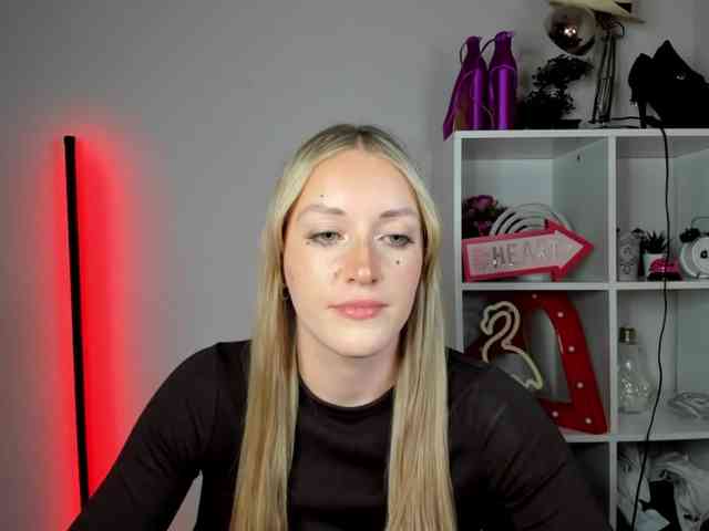 EvelynBlond26