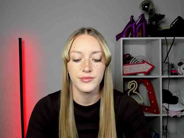 EvelynBlond26