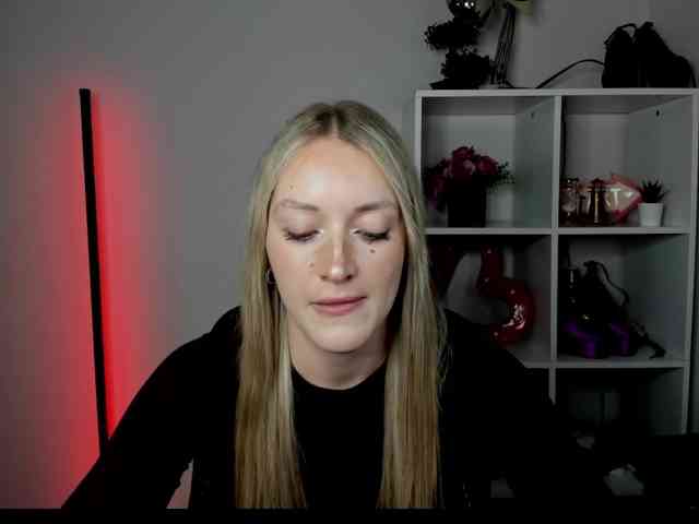 EvelynBlond26