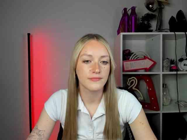 Model: EvelynBlond26