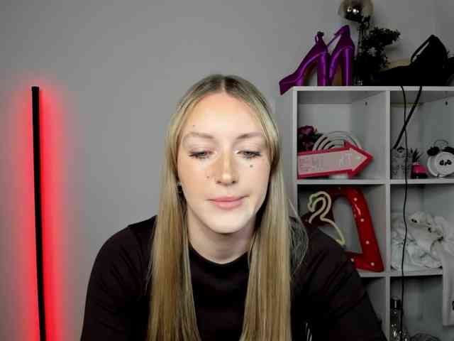EvelynBlond26