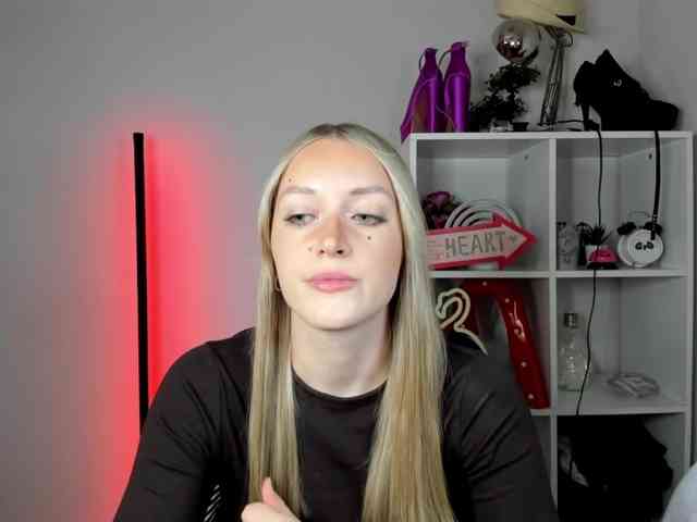 EvelynBlond26
