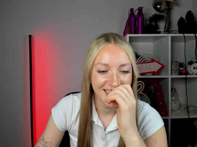 EvelynBlond26