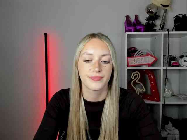 EvelynBlond26