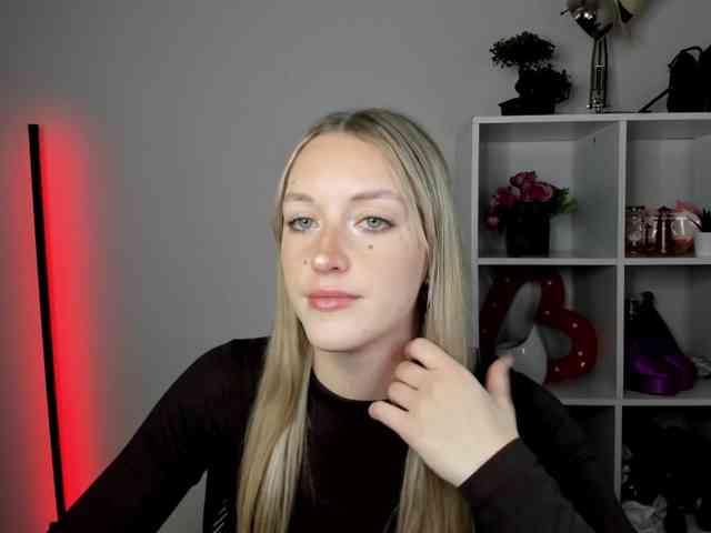 EvelynBlond26