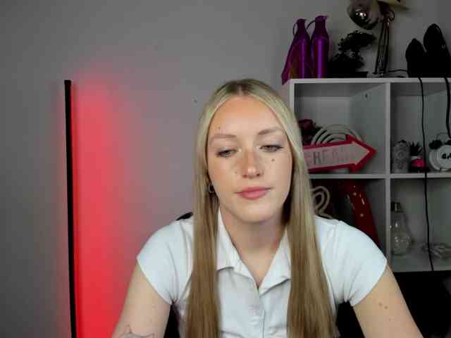 EvelynBlond26