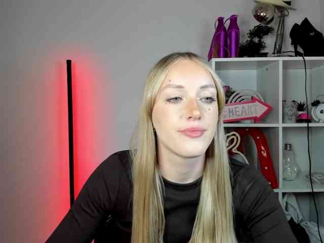 EvelynBlond26