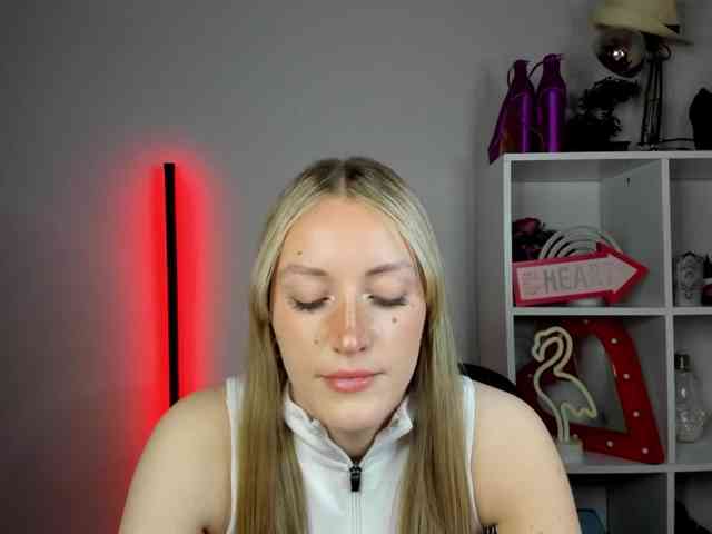 EvelynBlond26