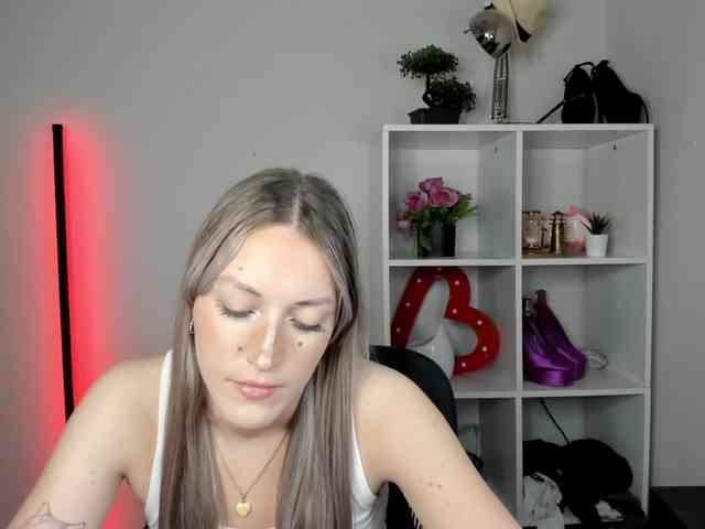 Model: EvelynBlond26