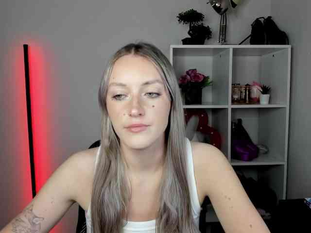 Model: EvelynBlond26